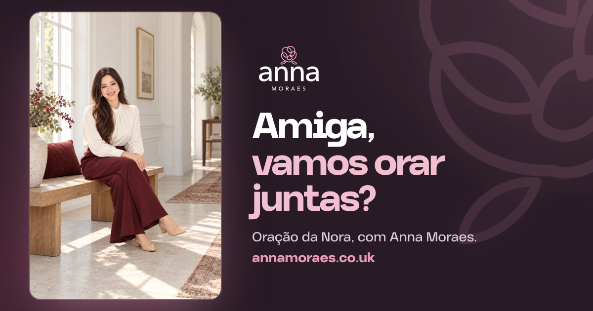 Convite Amiga, vamos orar juntas?, com fotografia aberta de Anna em vestido burgundy.